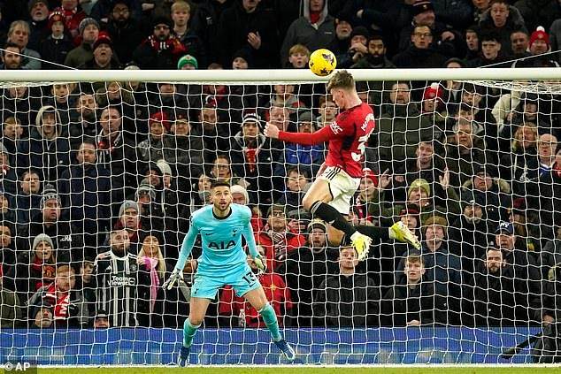 开云体育下载-林良锋：眼光不准还固执，滕哈赫用人策略糟糕透顶