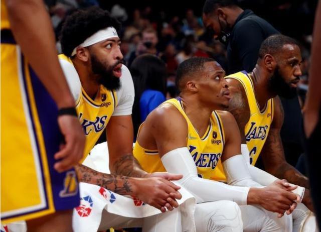 开云体育官网-360组合宣告解体 湖人强行“配对”导致失败婚姻