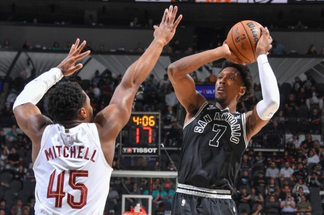 kaiyun-流言真与假：湖人拒绝大交易 欧文休赛期有意火箭？